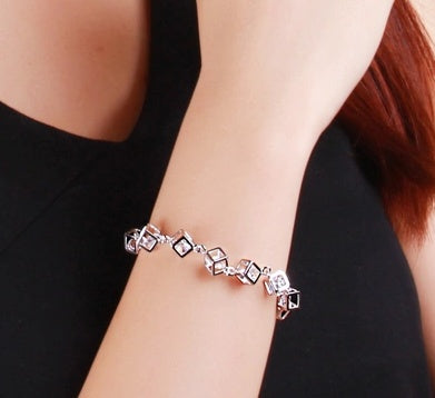 Three-dimensional square copper gold zircon bracelet Korean version of the best selling electroplated white gold jewelry Zircon TO buckle bracelet