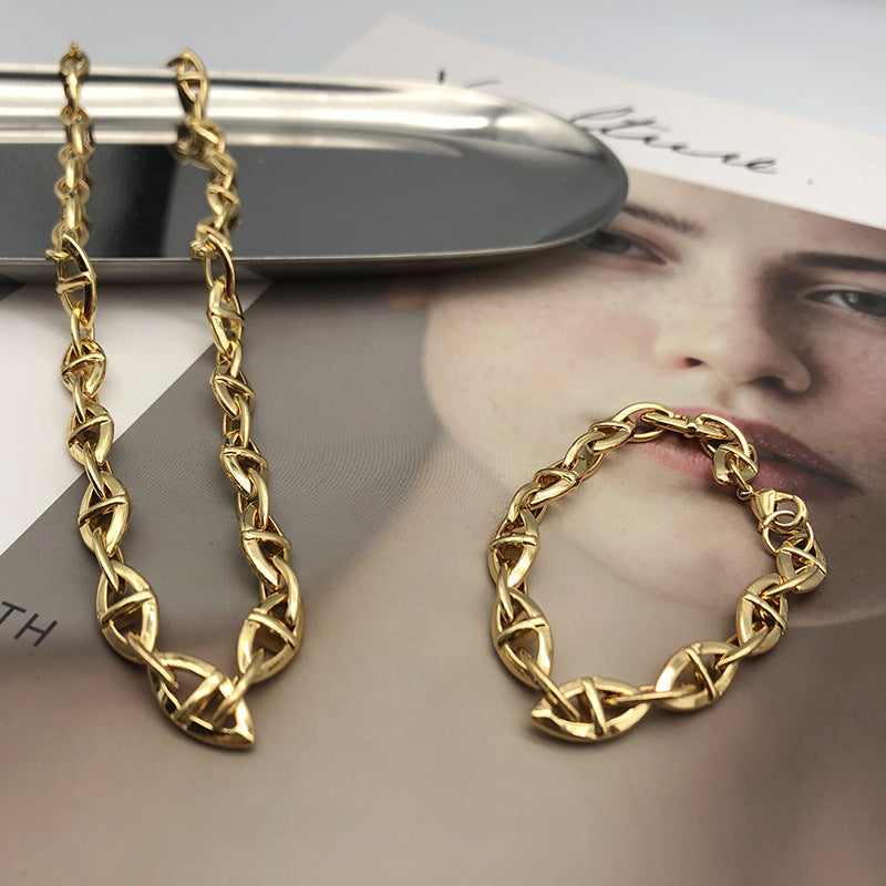 European And American Pig Nose Necklace Female Sharp Metal Sense Chain Plated Real Gold 18K Simple Niche Design Clavicle Chain Ins