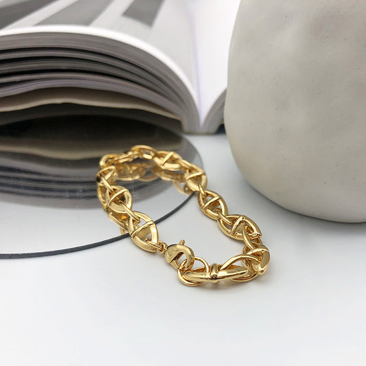 European And American Pig Nose Necklace Female Sharp Metal Sense Chain Plated Real Gold 18K Simple Niche Design Clavicle Chain Ins