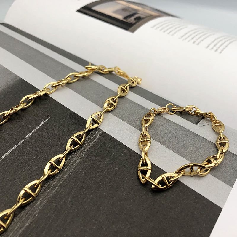 European And American Pig Nose Necklace Female Sharp Metal Sense Chain Plated Real Gold 18K Simple Niche Design Clavicle Chain Ins