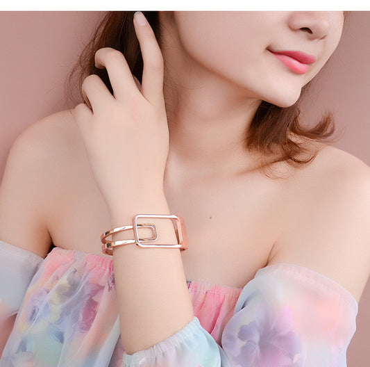 European And American Fan Exaggerated Fashion All-Match Stainless Steel Spring Bracelet Plated 18Ck Real Gold Does Not Fade