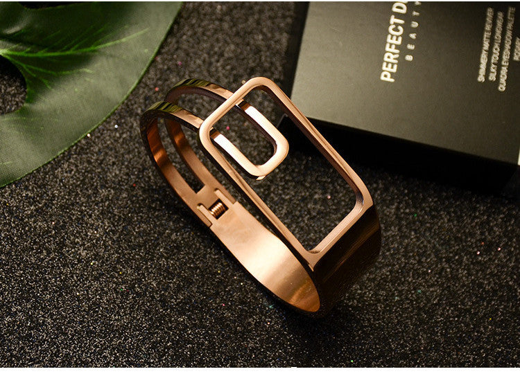European And American Fan Exaggerated Fashion All-Match Stainless Steel Spring Bracelet Plated 18Ck Real Gold Does Not Fade