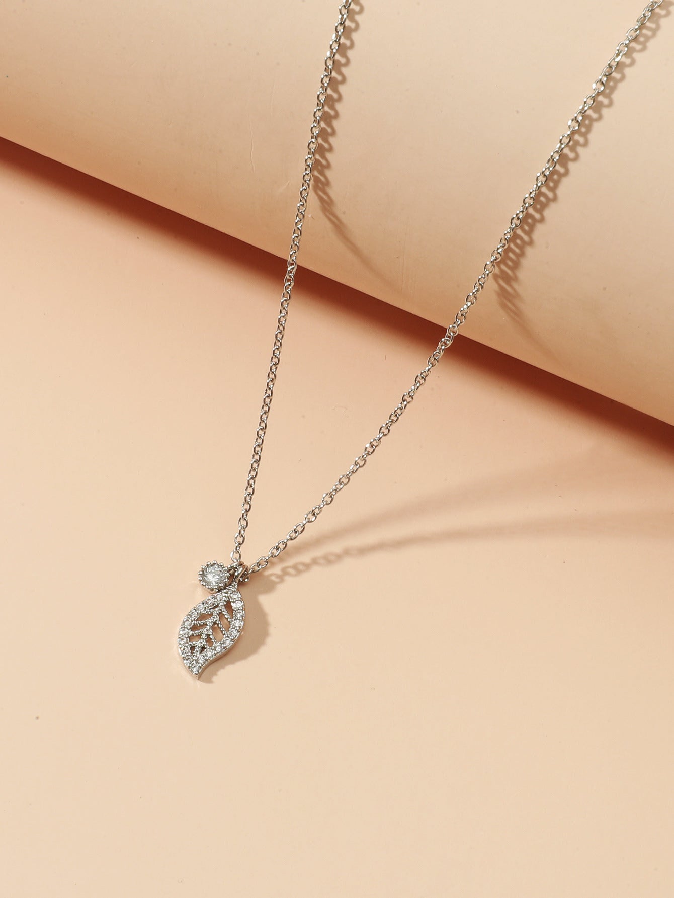 Summer New O Word Chain Hollow Personality Leaf Shape
