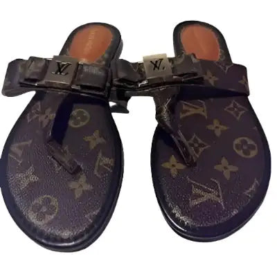 Fashion Design Thong Flat sandals