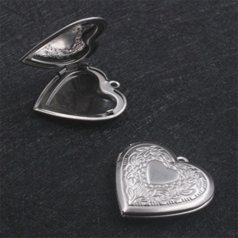 Lovers Love Peach Heart Necklace Carved Retro