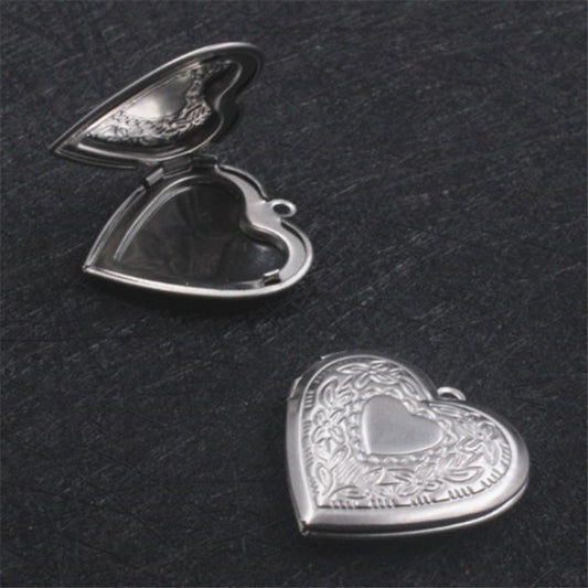 Lovers Love Peach Heart Necklace Carved Retro