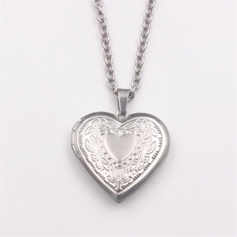 Lovers Love Peach Heart Necklace Carved Retro