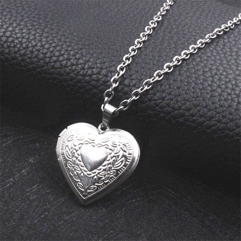 Lovers Love Peach Heart Necklace Carved Retro