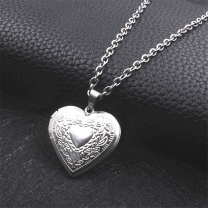 Lovers Love Peach Heart Necklace Carved Retro