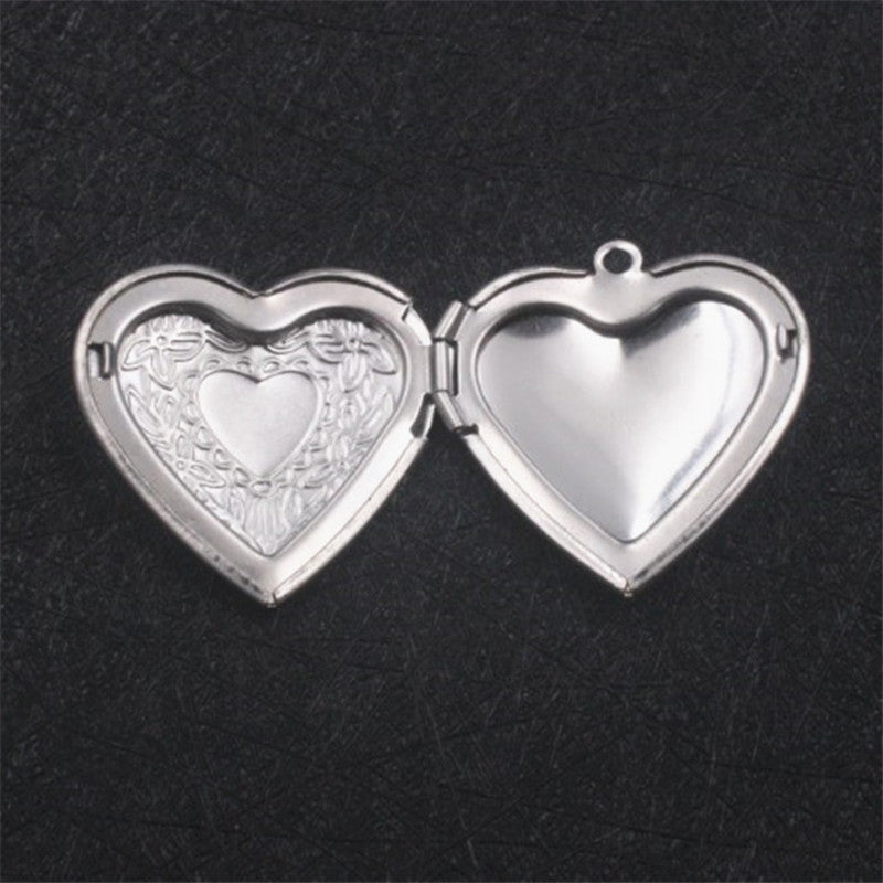 Lovers Love Peach Heart Necklace Carved Retro