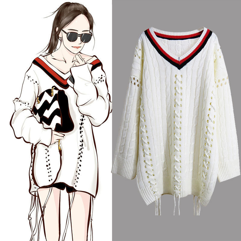 A Loose-Fitting Mid-Length Sweater With Tassel