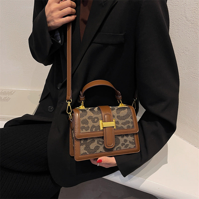Small Bag Female Retro Niche Portable Messenger