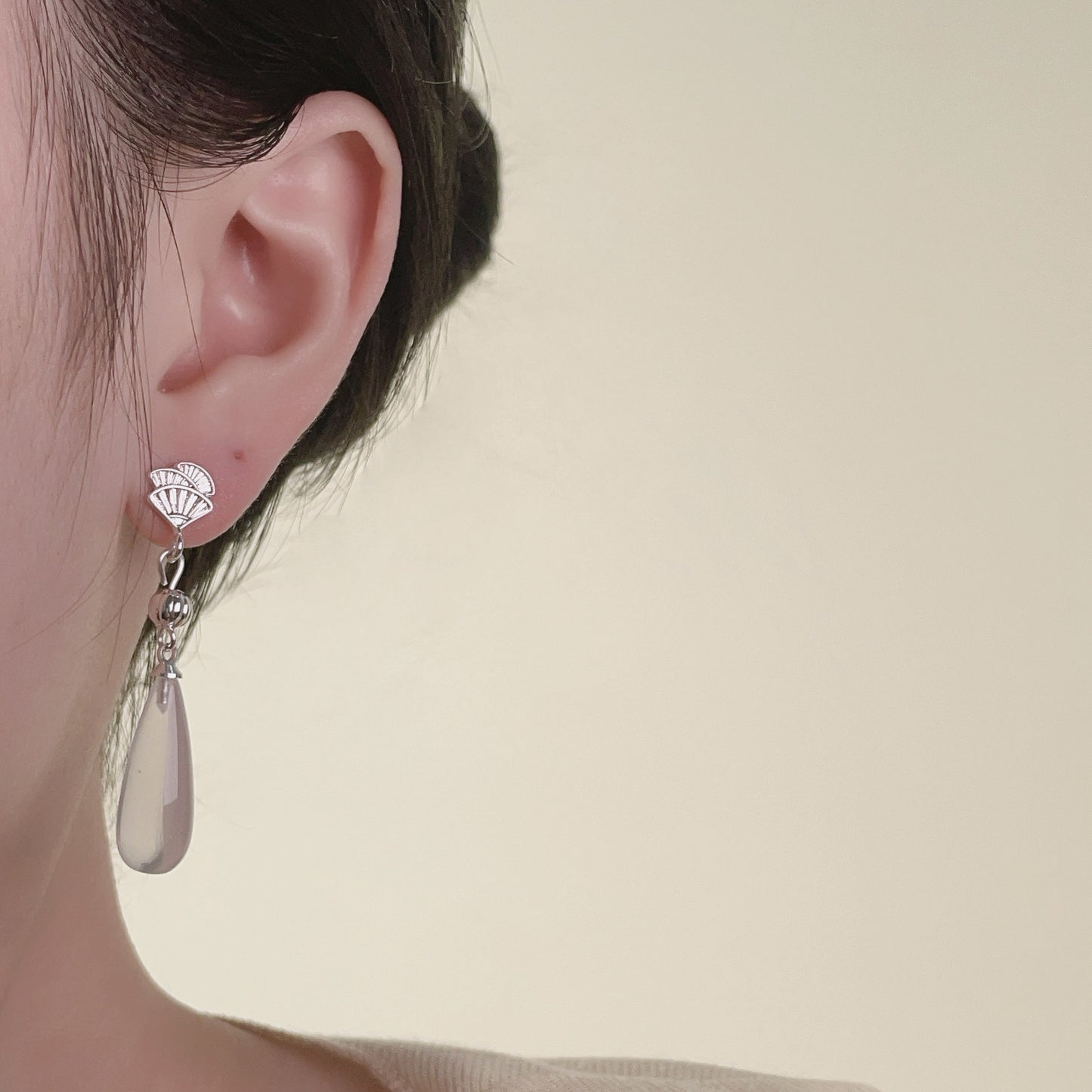Fan-shaped Water Drop Long Ear Studs