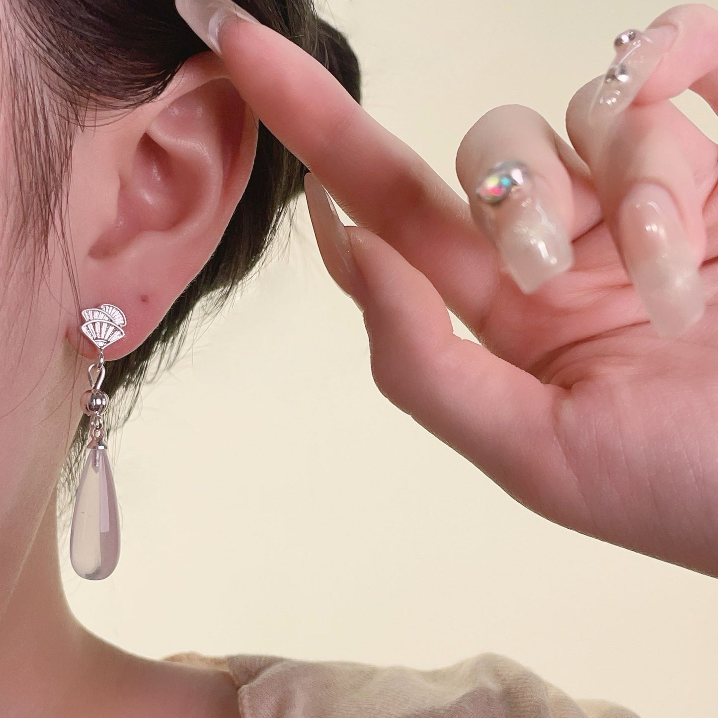 Fan-shaped Water Drop Long Ear Studs