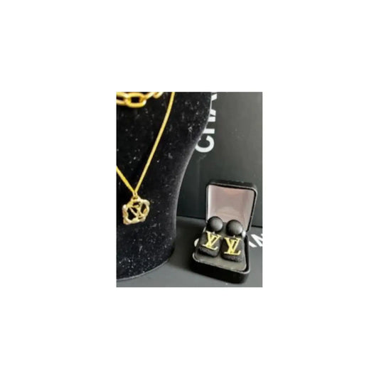 Elegant Design Earrings