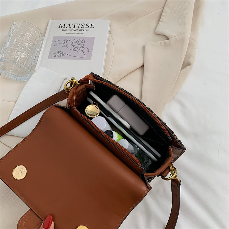 Small Bag Female Retro Niche Portable Messenger