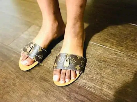 Fashion Thong Design Sandals LV
